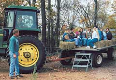 At Knollbrook Farm in Goshen, Indiana, we know how much your family will enjoy a country hayride!